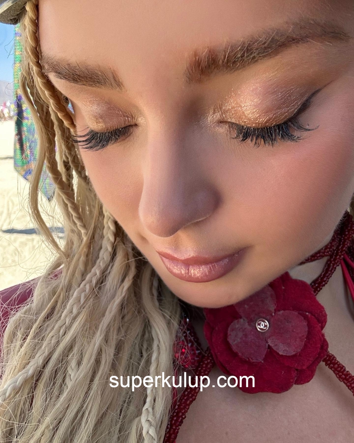 Demi Rose Çırılçıplak uzandı o halleri yorum yağmuruna tutuldu