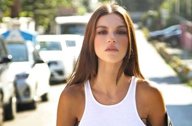 Yüsra Geyik'ten bikinili paylaşım!