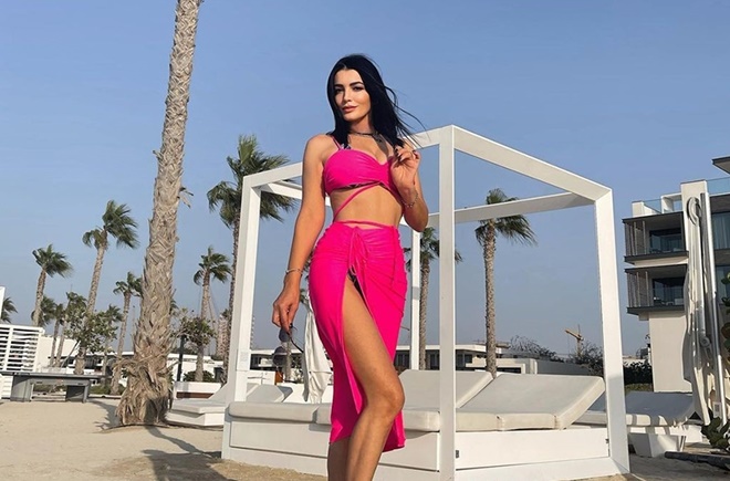 Aleyna Tilki'nin annesinden bikinili pozlar