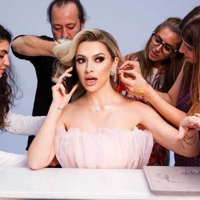 Hadise'nin sosyal medya paylaşımlarına beğeni yağdı!