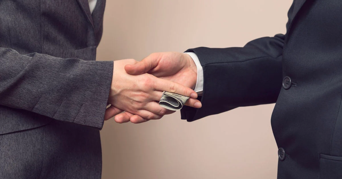 Adliyeye rüşvet operasyonu 4 tutuklama