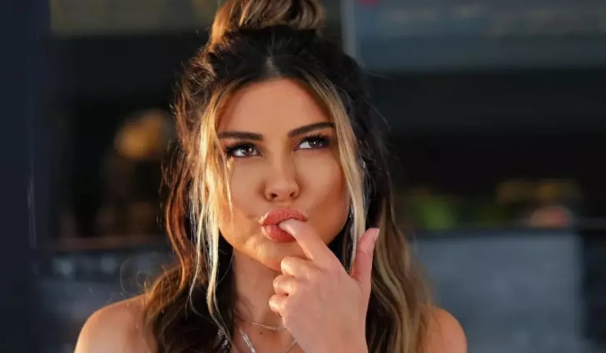 Selen Görgüzel bu kez oryantalliğe soyundu!