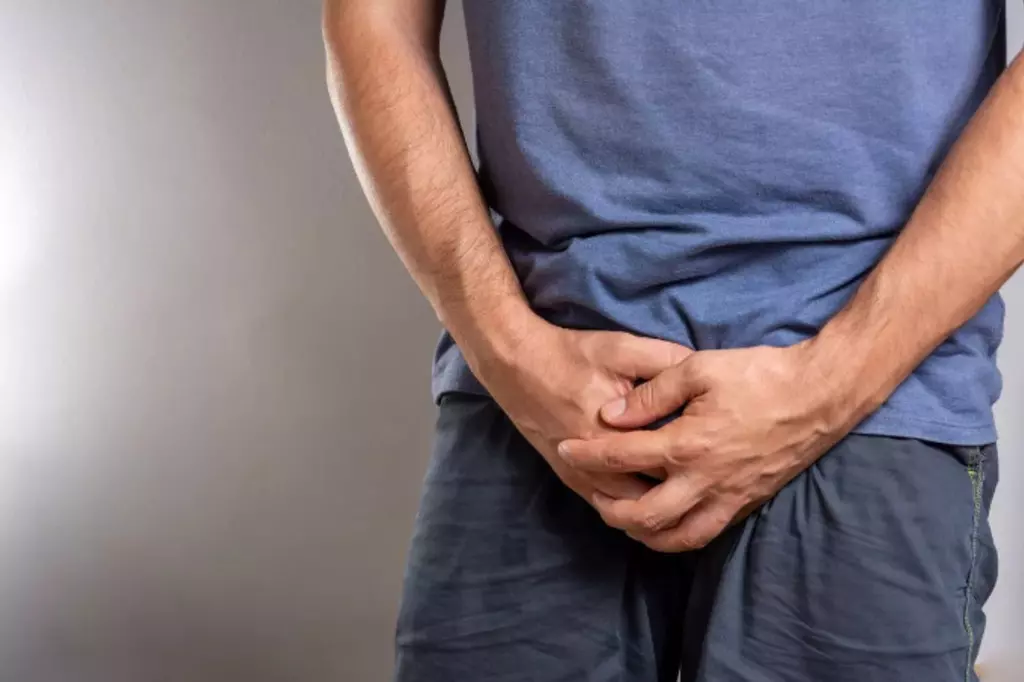 Cinsel organında patlama yaşadı.