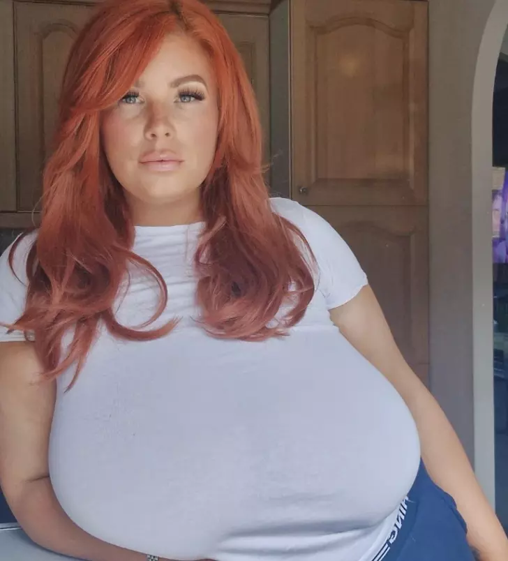 Arka bahçesinde üstsüz güneşlendiğini açıkladı