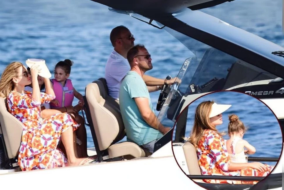 İş insanı Murat Gezer ve eşi Nazlı Çarmıklı Türkbükü'nde