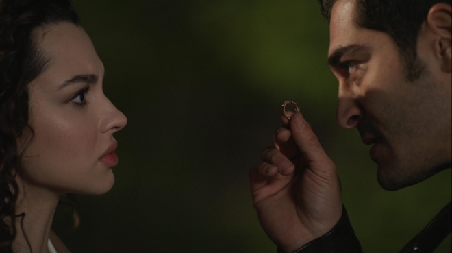 Burak Deniz ve Su Burcu Yazgı Coşkun’lu “Bir Gece Masalı” sezona hızlı başladı