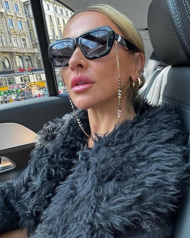 Hadise'nin transparan üstlü paylaşımı olay oldu