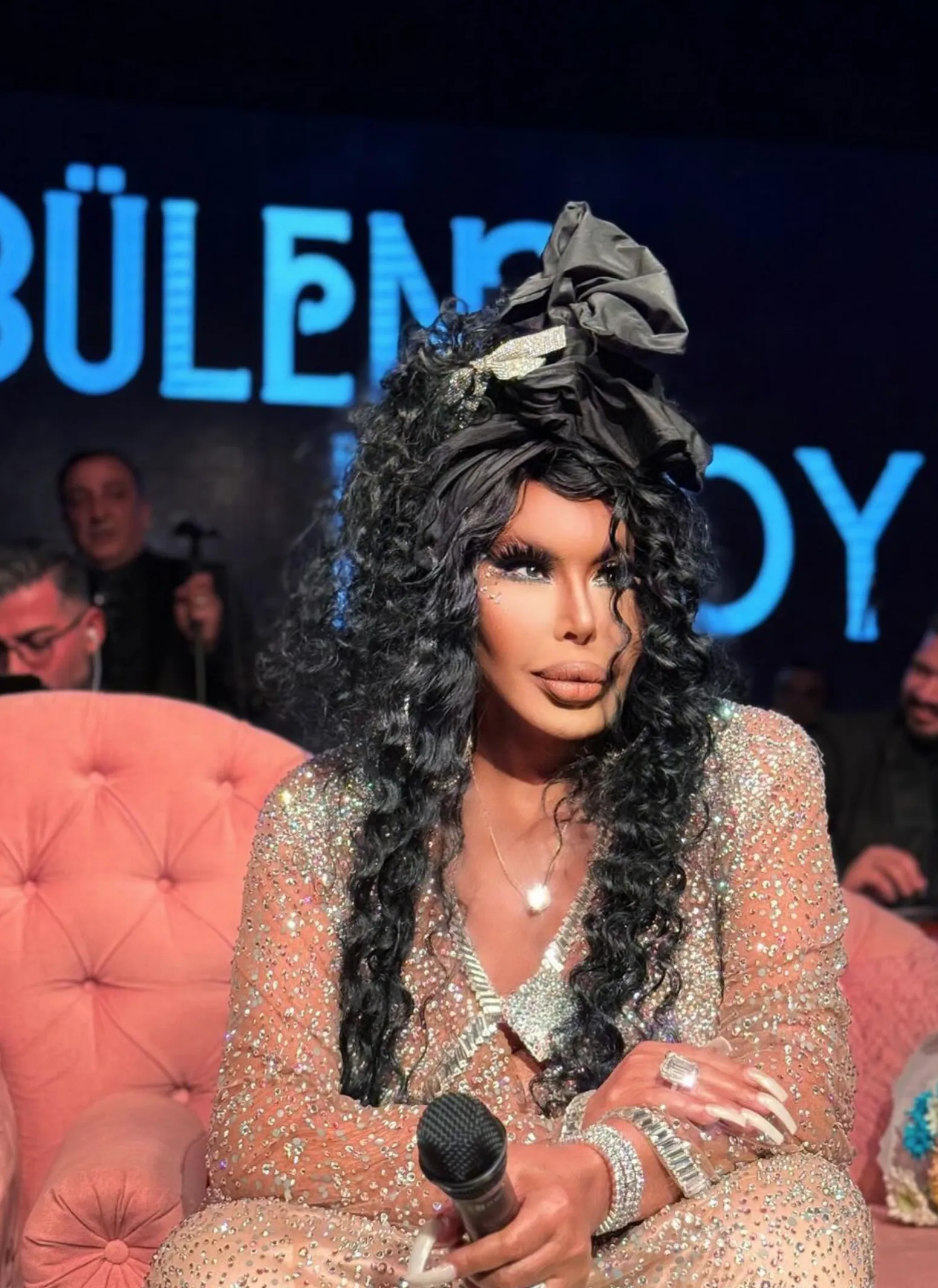 Bülent Ersoy'dan dans şov: Hem eğlendi hem eğlendirdi