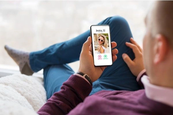 Ugandalı kadın Tinder'da tanıştı, hayatı karardı