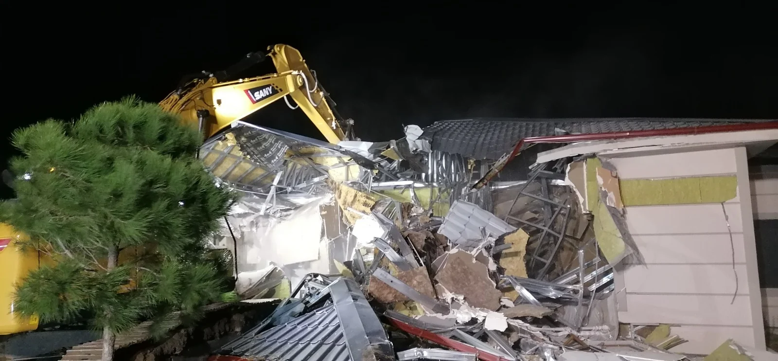 Tarikata ait tatil köyüne şafak baskını