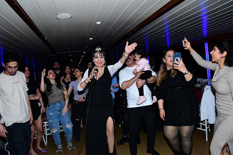 ŞAHSENEM İSTANBUL BOĞAZI'NDA İRAN GEMİSİNDE