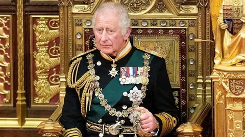 İngiltere Kralı3. Charles, Tedaviye Bağlı Yan Etkiler Nedeniyle Hastaneye Kaldırıldı