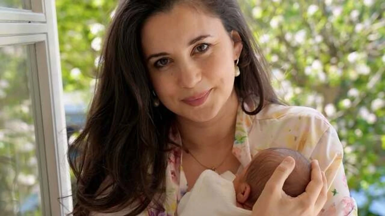 Karsu Dönmez anne oldu