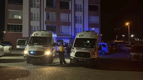 İki Kardeş Evlerinde Boğazı Kesilmiş Halde Ölü Bulundu