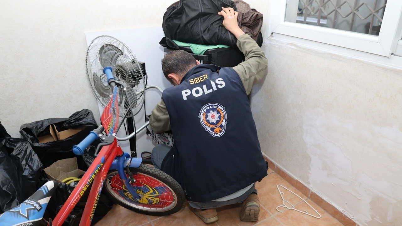 Vatandaşların banka bilgilerini yasa dışı bahis sitelerine veren şebeke çökertildi