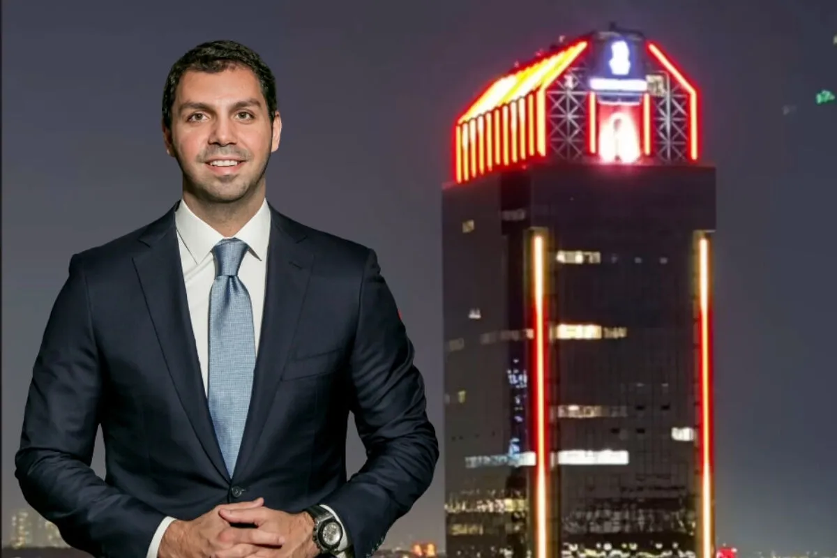 Baran Süzer şampiyonluk sevincini Süzer Plaza’yı sarı kırmızı ışıklandırarak kutladı