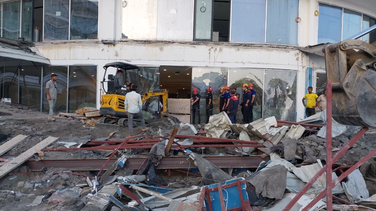 Antalya'da 5 yıldızlı otel inşaatında teras çöktü