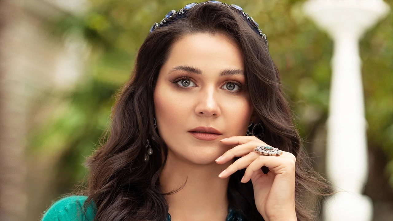 Gülsim Ali'nin evlenmesini isteyen annesi gözyaşlarına boğuldu