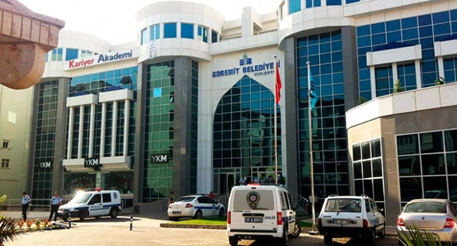 CHP'li Edremit Belediyesi'ne operasyon! 