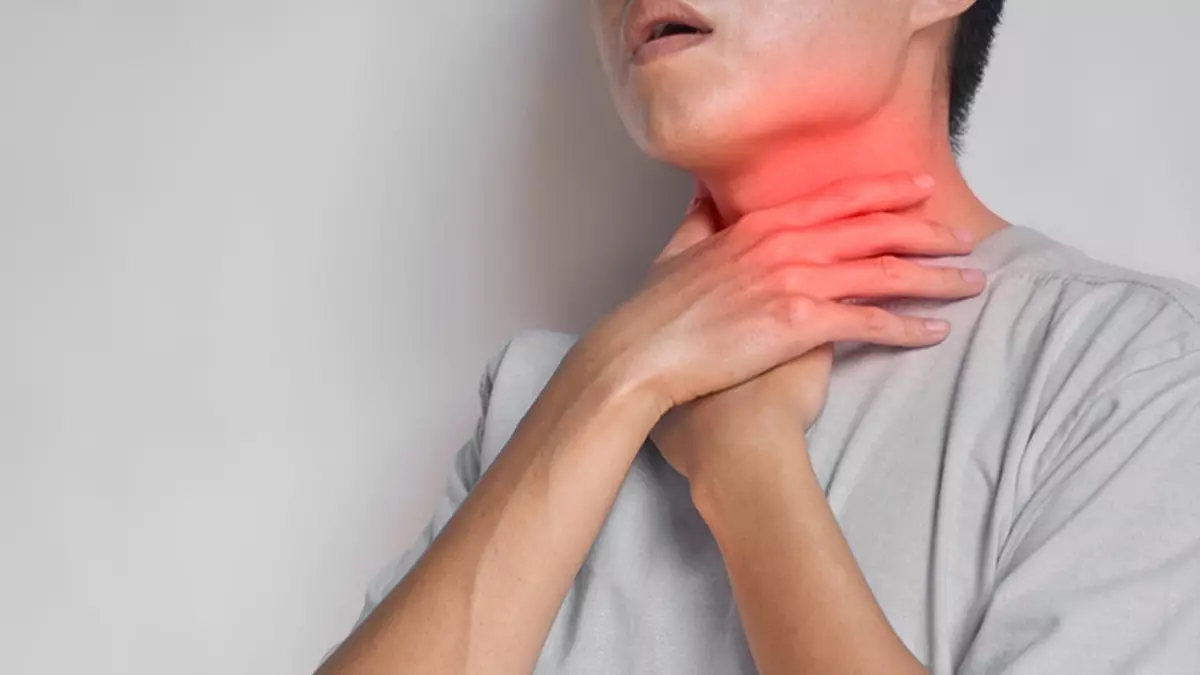 Baş ve Boyun Kanserlerinin Tehlikesi: Ölüme Sebep Olan Sinsi Belirtiler!