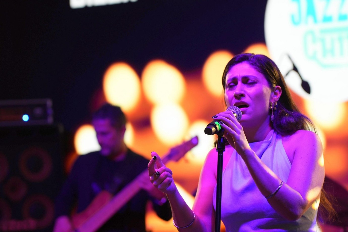 CAZIN KALBİ SWİSS OTEL’DE ATTI: TÜRKÜLERİN CAZLA DANSI BÜYÜLEDİ