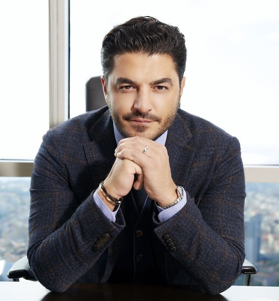 Uğur Akkuş portresi! Selam vereni dolandırdı!