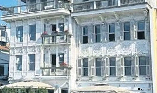 Boğaz'da kaçak yapılar yıkılıyor: Sahil hattında ilk yıkım süreci başladı