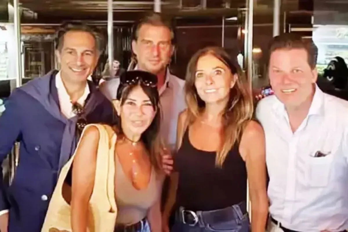 Suzan Sabancı dostlarıyla Bebek Otel'de buluştu