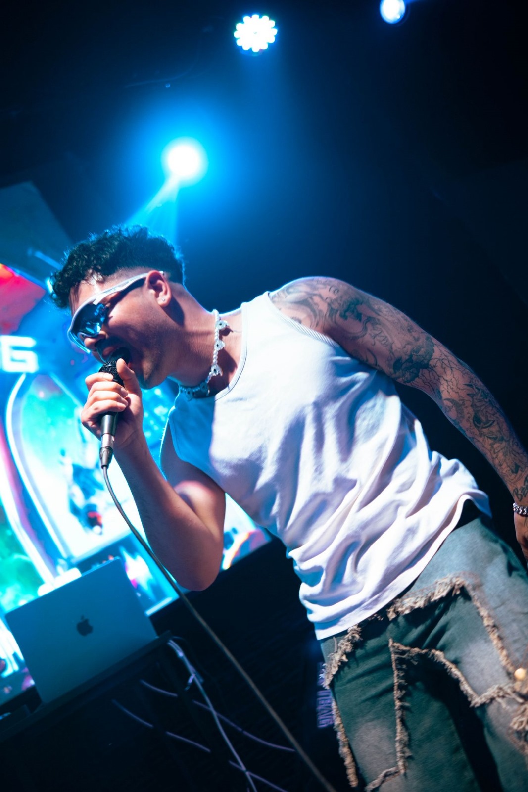 MÜZİK DÜNYASININ YENİ PARLAYAN YILDIZI: FET