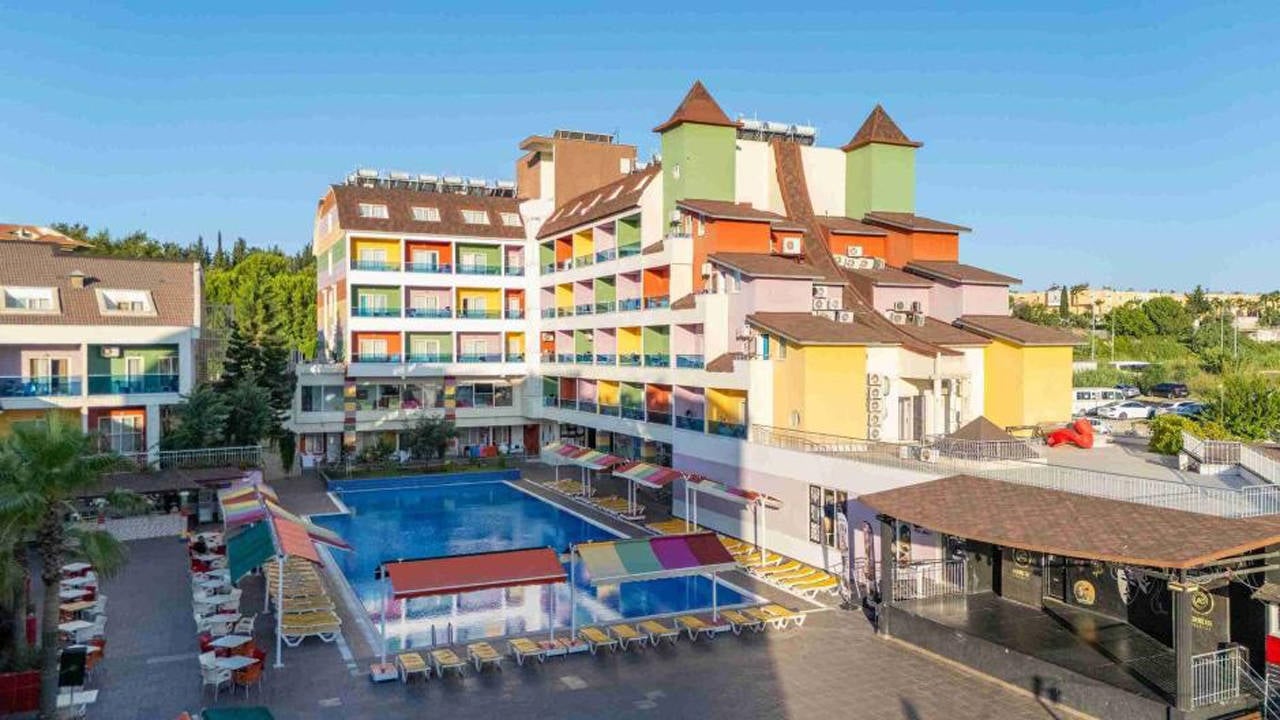 Geceliği 37 Bin Lira Olan Side Win Otel, İşçilere Maaşlarını Ödemiyor