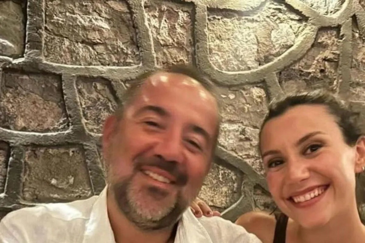 Ata Demirer, sevgilisi Dilara Alemdar ile Yunan adalarında