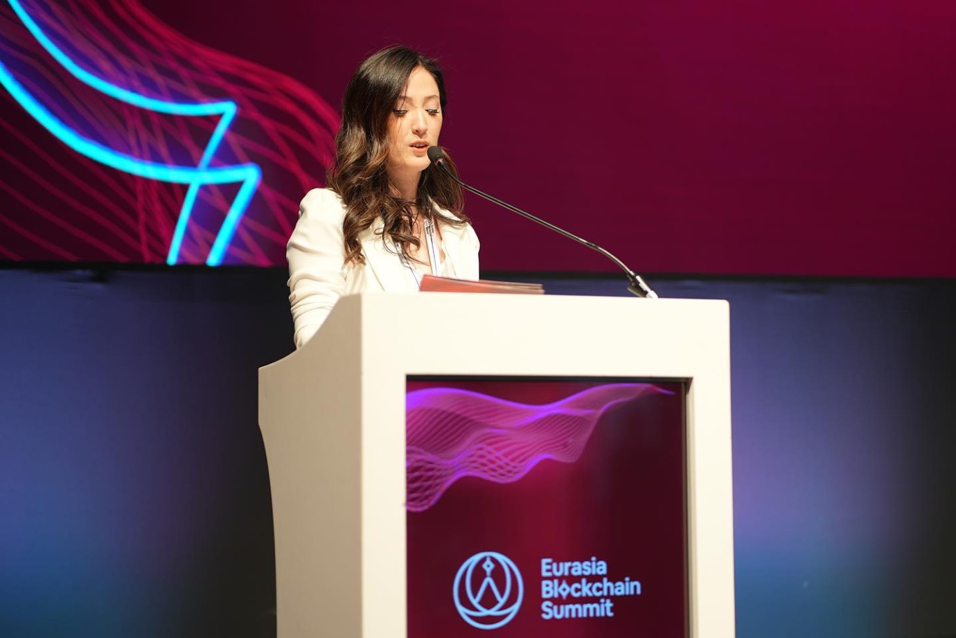 Ayperi Kaya ve Eşi Fikret Kaya Hakkında “Dolandırıcılık” İddiası: Turizm Sektöründe Gündem Yaratan Olay