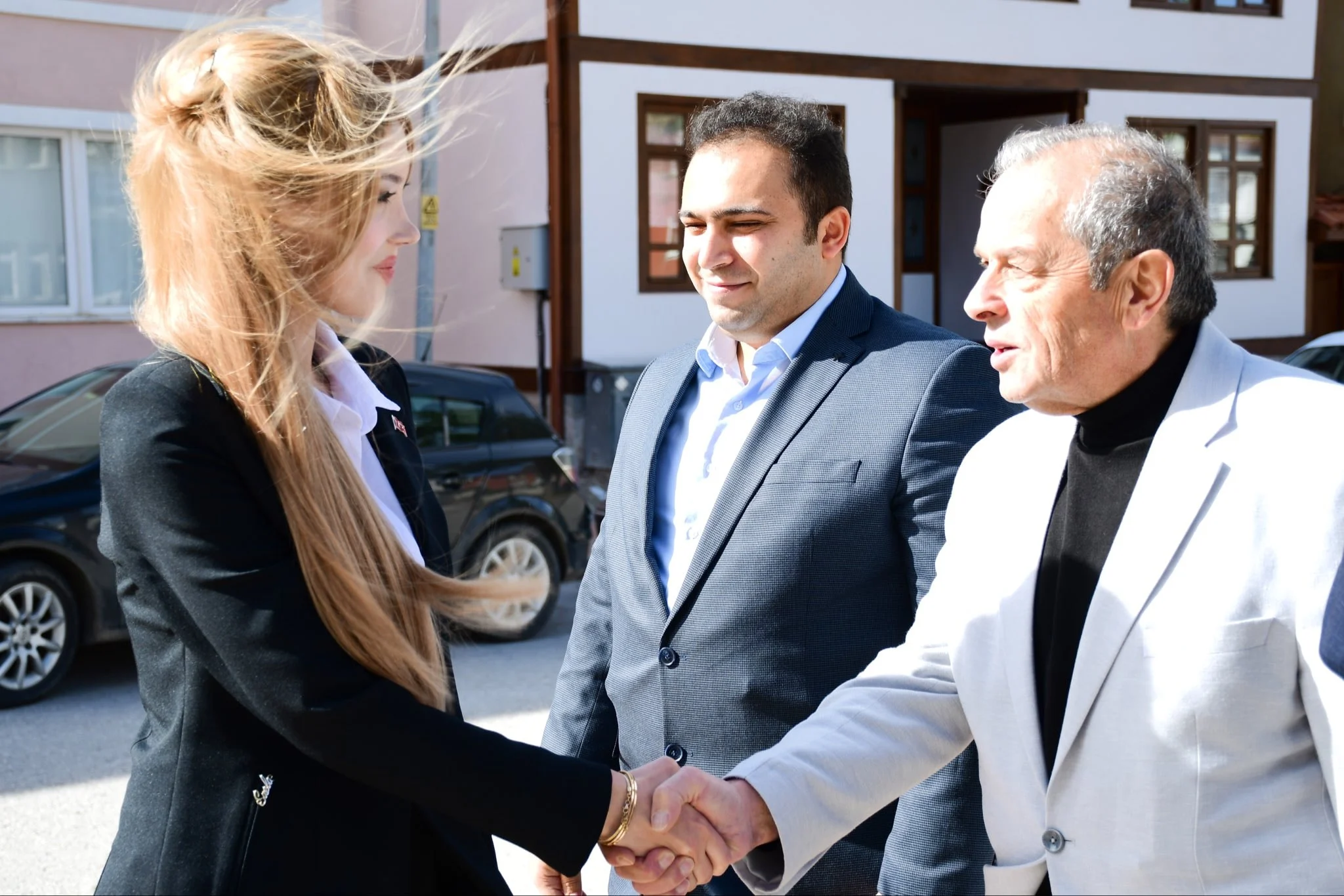 Sosyal Medya Kaymakam Tuğçe Orhan’ı Konuşuyor: Güzelliğiyle Dikkat Çekti