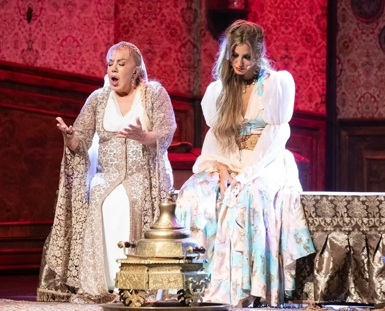 “Kulis Adabına Uyum Sağlayamadı” İddiası: 7 Kocalı Hürmüz Ekibinde Mine Koşan Krizi!