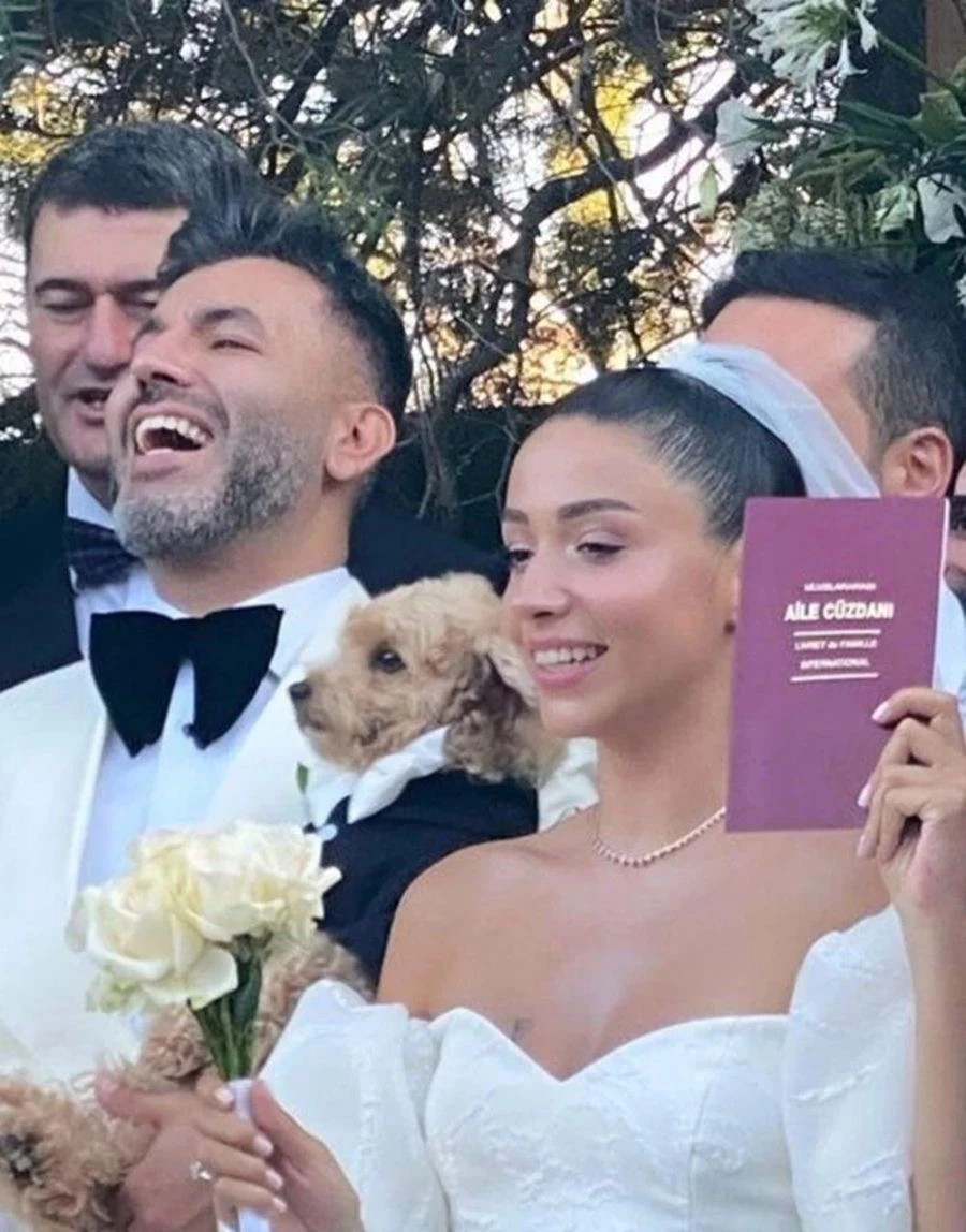 Zeynep Bastık Kocasını Şarkıcı Edis ile mi Bastı? Boşanmada Çifte İhanet Şoku