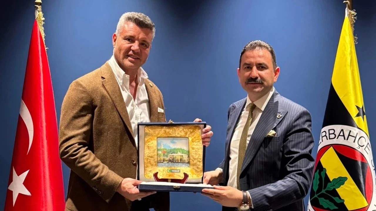 Yeşilay'dan Fenerbahçe Başkanı Sadettin Saran'a plaket