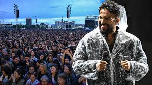 Megastar Tarkan Ankara konserinde binlerce seveniyle buluştu