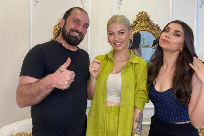 Yeşil Kasaba, Makeup Eylül Erkan İle İş Birliği Yapıyor