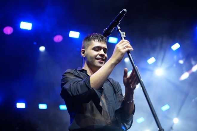 Harbiye'de Emir Can İğrek konseri büyük ilgi gördü