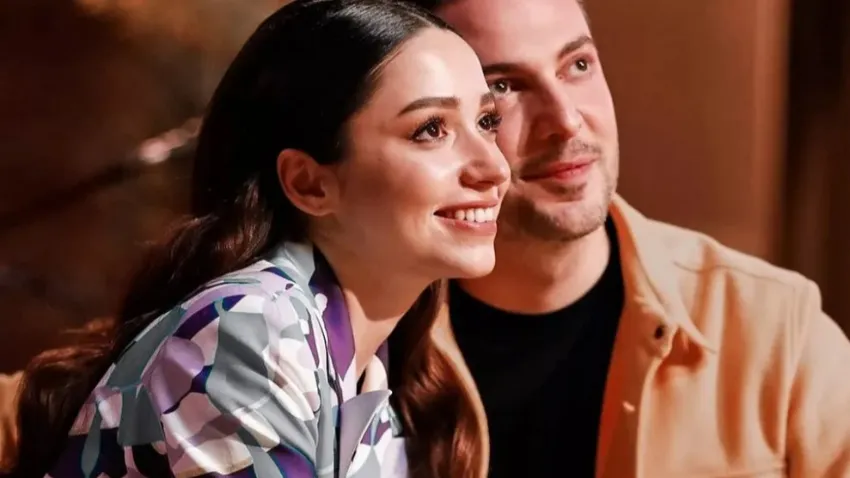 Zeynep Bastık ve eski kocası Oğuzhan Koç ile poz verdi!