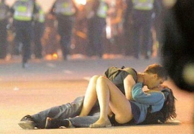 Sokak ortasında cinsel ilişkiye girerken görüntüleri çekilmişti!