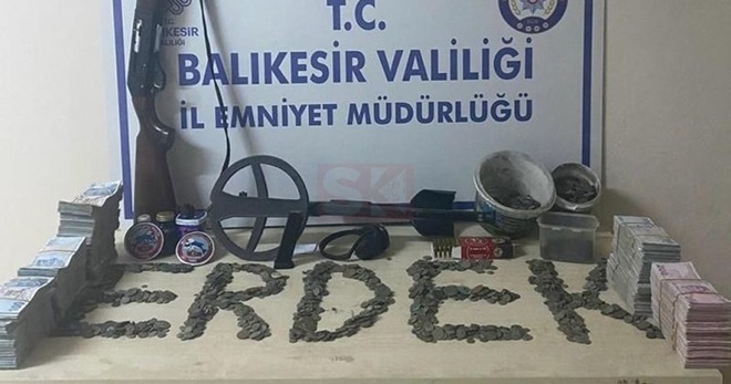 Erdek'te tarihi eser operasyonu: 3 bin 882 sikke ele geçirildi