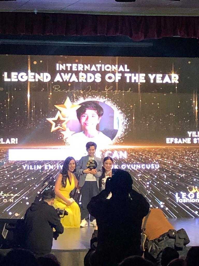 RÜZGAR CAN YILIN EN İYİ ERKEK ÇOCUK OYUNCU ÖDÜLÜNÜ ALDI…