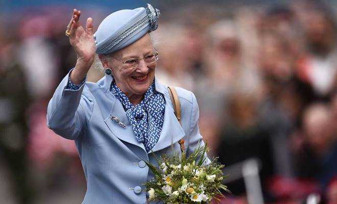 Danimarka Kraliçesi II. Margrethe, set tasarımcısı olarak çalışmaya başladı