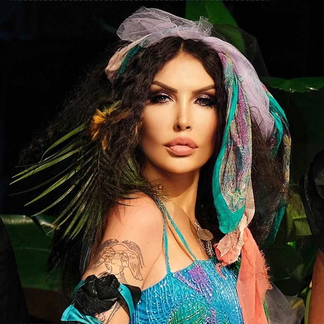 FAİZE SEVİM MODA EVİ 65. YIL JÜBİLESİNİN FİNAL YÜRÜYÜŞÜNÜ “BAŞ MANKEN” SEYHAN SOYLU YAPTI