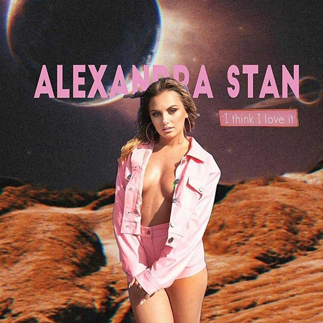 Antalya'yı salladı! Cesur Pozları Gündem Oldu