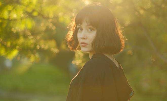 Ayça Özefe’nin “Başka Dünyaya” isimli çalışması tüm dijital platformlardaki yerini aldı