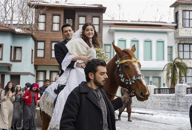 Aziz'de kar altında çekilen düğün sahneleri dikkat çekti!