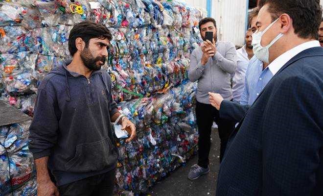 DEVA Partisi lideri Babacan, İstanbul'da geri dönüşüm atık toplayıcılarını ziyaret etti