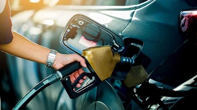 Benzinde indirim pompaya yansıdı!